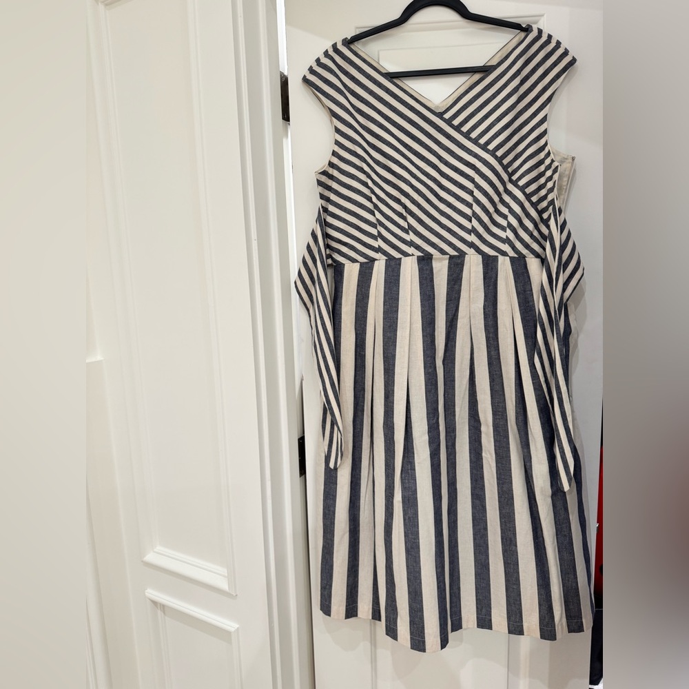 Lafayette 148 New York Navy and Cream Maxi Dress